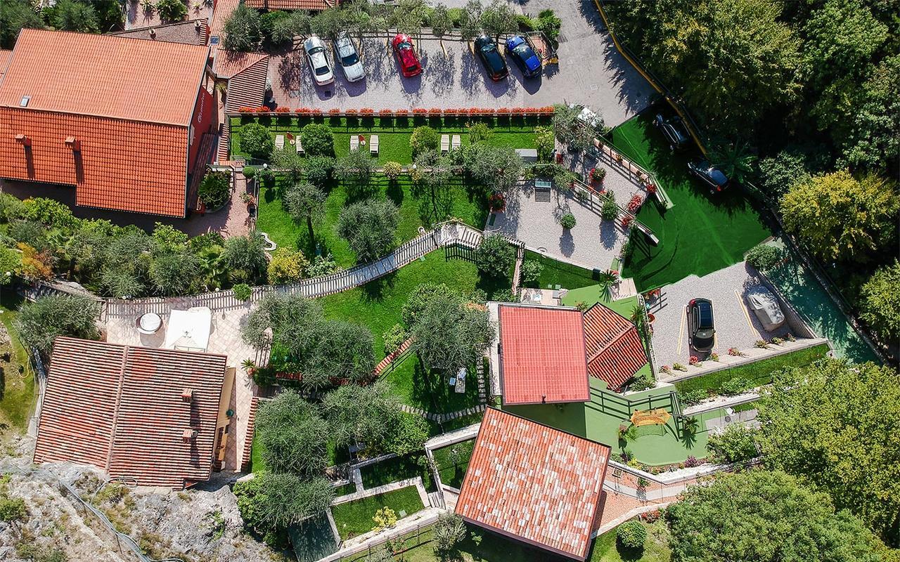 Hotel La Gardenia & Villa Oleandra Лимоне-суль-Гарда Экстерьер фото