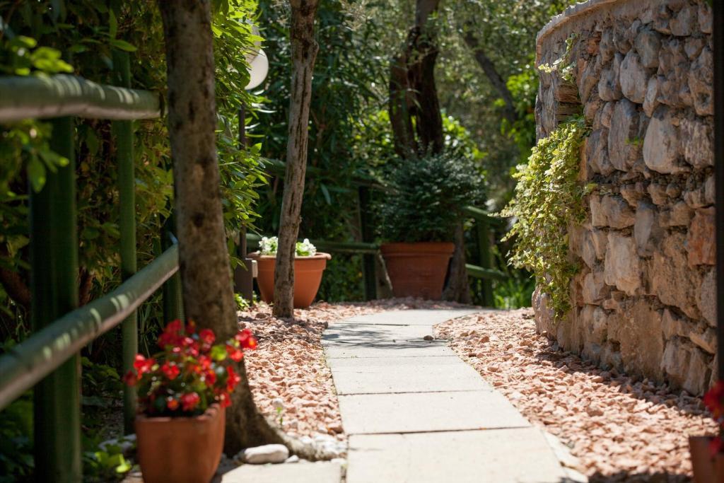 Hotel La Gardenia & Villa Oleandra Лимоне-суль-Гарда Экстерьер фото
