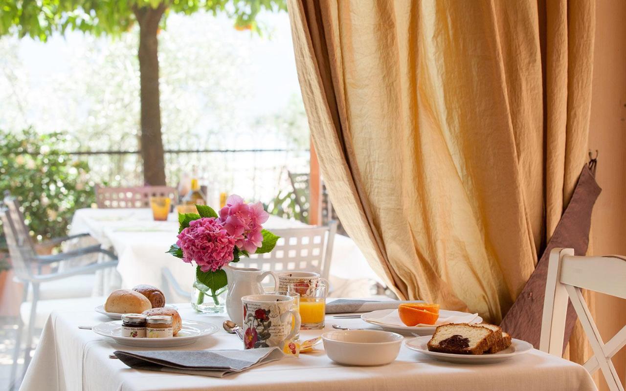 Hotel La Gardenia & Villa Oleandra Лимоне-суль-Гарда Экстерьер фото